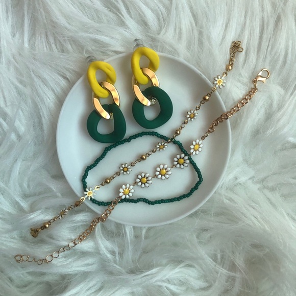 Gold/green/white/yellow earrings and bracelets set - Picture 2 of 5